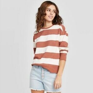 Universal Thread sweat shirt